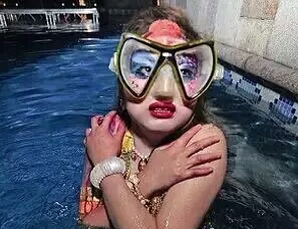 潛水拍照新姿勢，放下你的剪刀手，我們來這樣拍