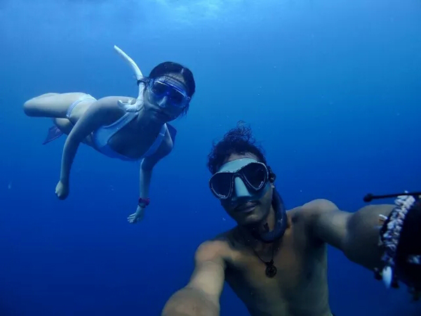 潛水拍照新姿勢，放下你的剪刀手，我們來這樣拍